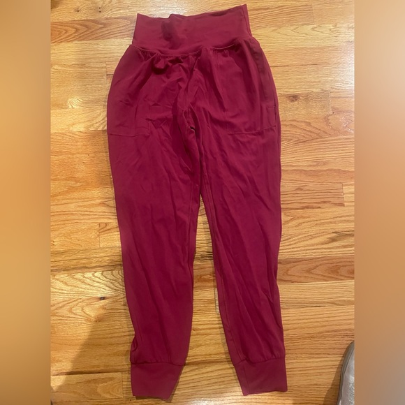 Athleta salutation jogger, dark red color - Picture 5 of 5